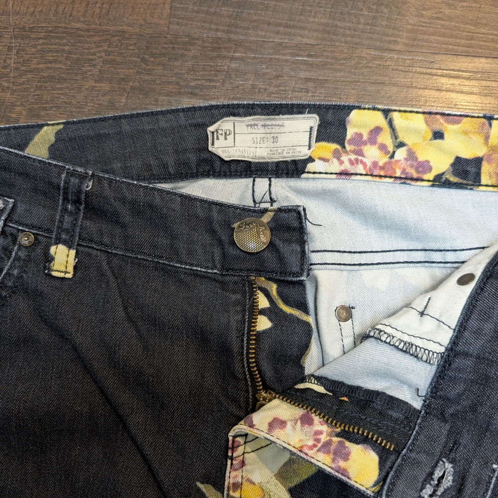 Free People "Miami Nights" Bali Flare Jeans Size 30 - Picture 4 of 6